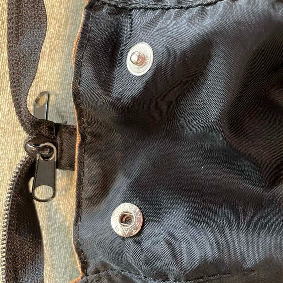 Kenneth Cole Reaction black nylon tote bag/daybag with zipper closure. - Picture 8 of 14